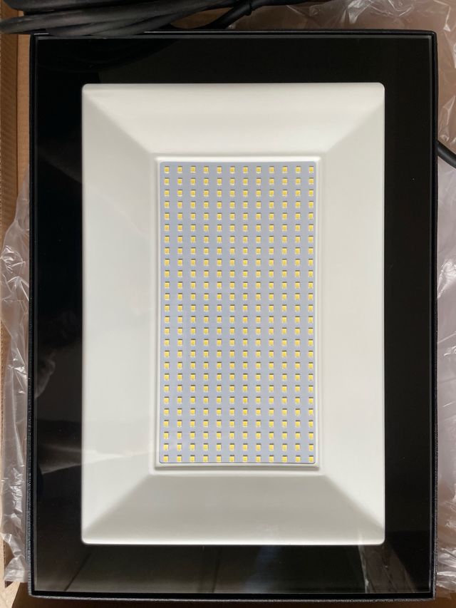 Foco LED 200W IP65 Exterior