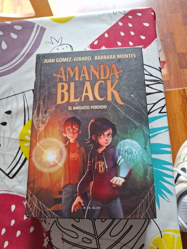 El amuleto perdido / The Lost Amulet (AMANDA BLACK) (Spanish Edition)