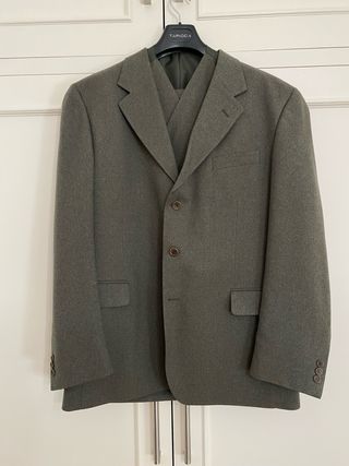 Traje chaqueta. Color tonos verdes