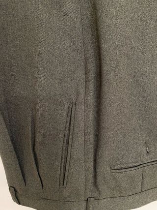 Traje chaqueta. Color tonos verdes