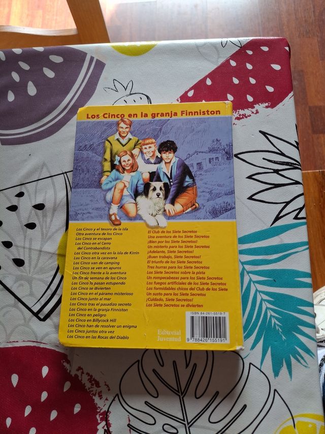 Los cinco en la granja Finniston/ The Five on Finniston Farm (Spanish Edition)