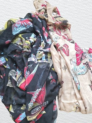 2 foulard. Vendo insieme. Nuovi.