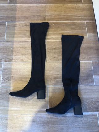 Botas altas negras nuevas