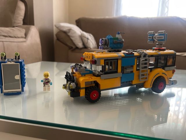 Lego autobús encantado y baño portátil