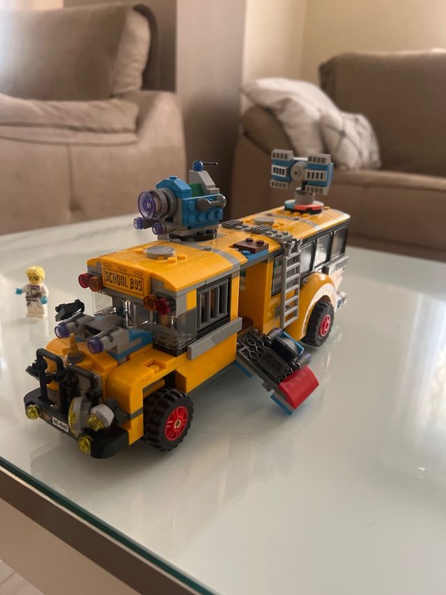 Lego autobús encantado y baño portátil