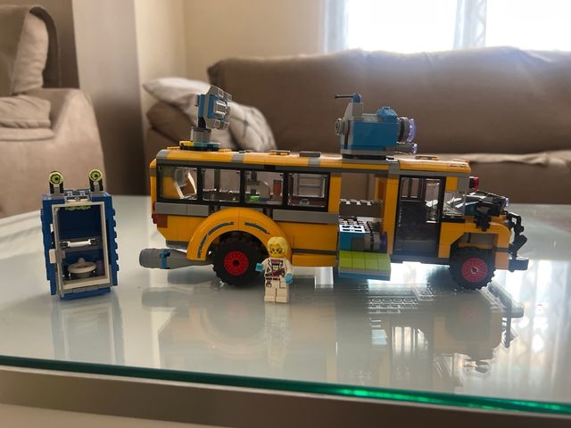 Lego autobús encantado y baño portátil