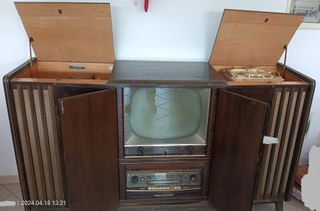 mobile tv, radio, magnetofono e giradischi d'epoca