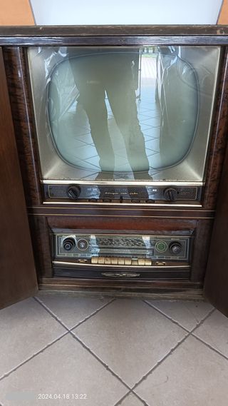 mobile tv, radio, magnetofono e giradischi d'epoca