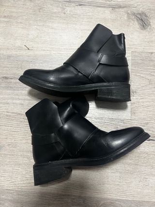 Botas piel negra talla 38 mujer de Pull and Bear