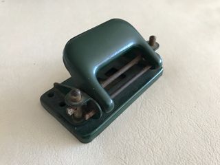 Furador papel vintage Kin Made in Czechoslovakia