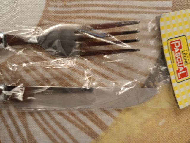 SET cuchillo y tenedor Leche Pascual