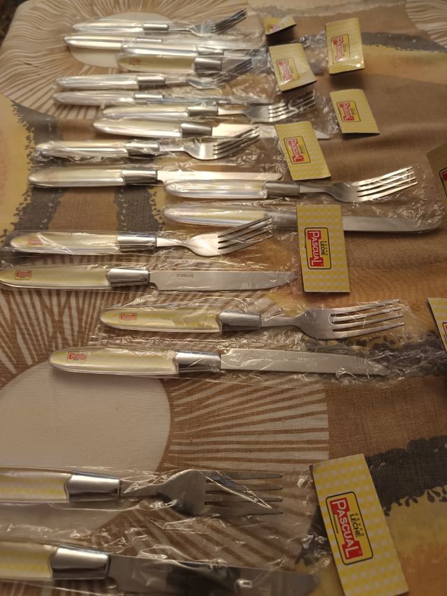 SET cuchillo y tenedor Leche Pascual