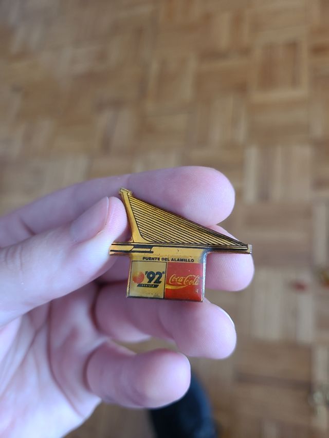 Pin cobi Coca Cola