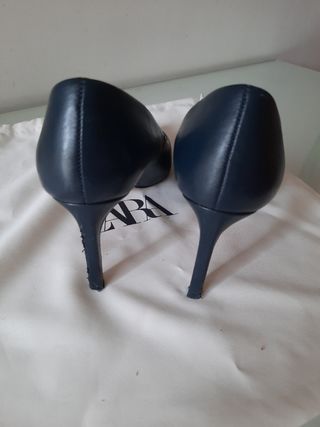 Zapato salón azul marino Zara talla 35