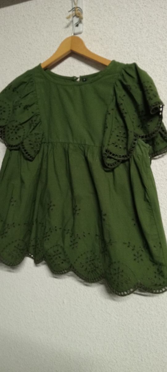 Blusa verde bordados