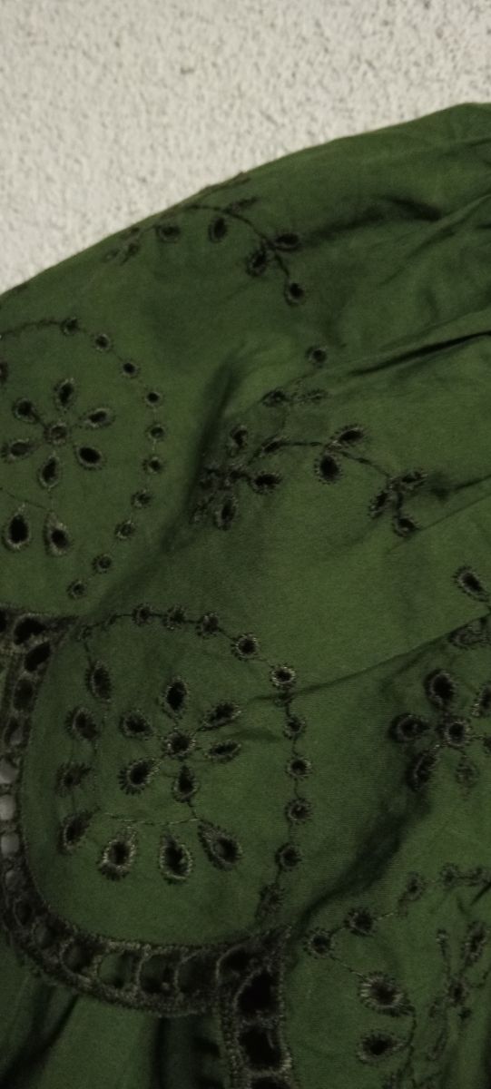 Blusa verde bordados