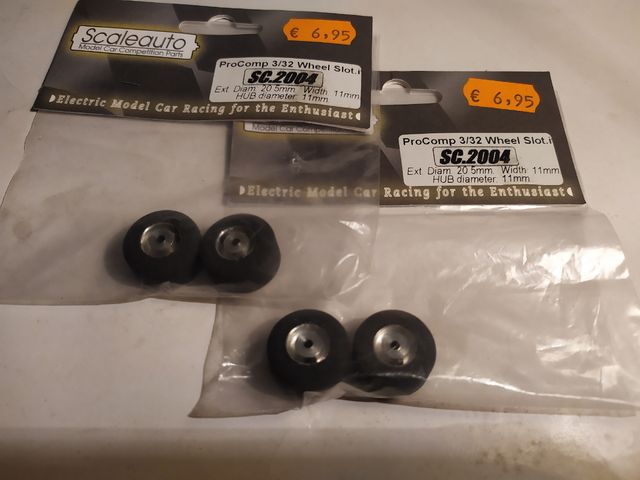 Llantas de aluminio y espumas Scaleauto