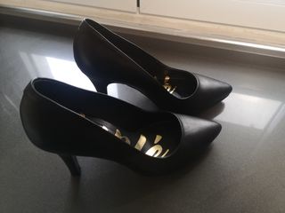 Zapato negro piel sin estrenar cuplé