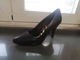 Zapato negro piel sin estrenar cuplé