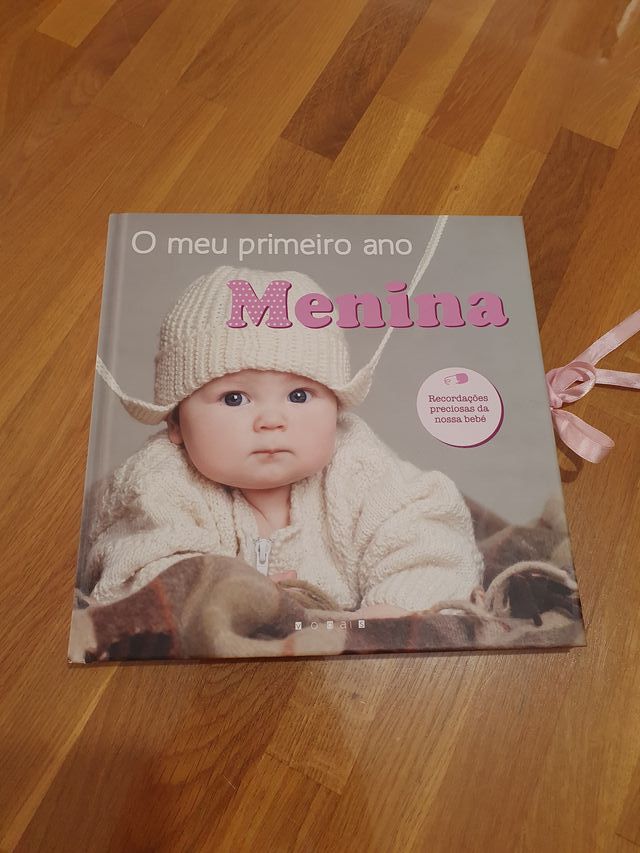 Livro "O meu primeiro ano - Menina"