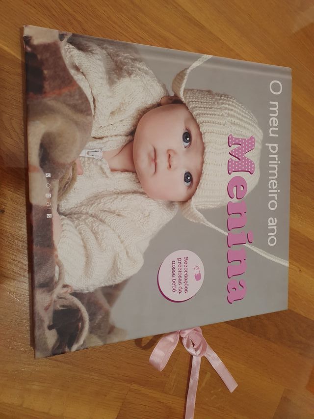 Livro "O meu primeiro ano - Menina"