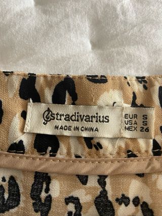 Falda corta animal print Stradivarius