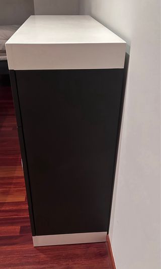 Conjunto moderno de cómoda y mesillas