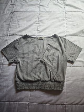 Camiseta croptop color gris