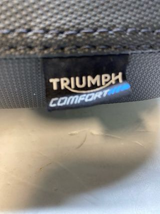 TRIUMPH ASIENTO CONFOR PASAJERO + ASIENTO PILOTO
