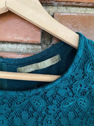 Vestido de encaje con manga larga