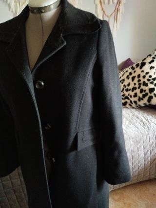 Abrigo de paño negro