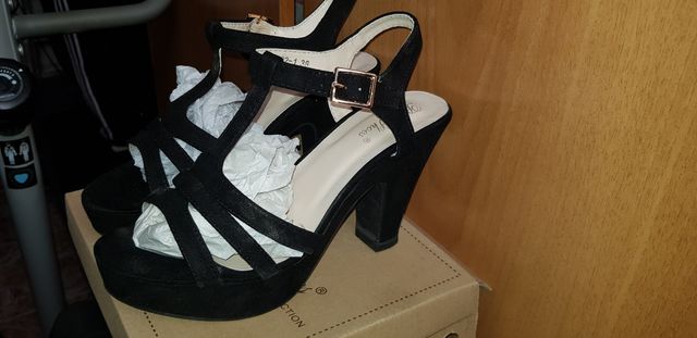 Tacones negros