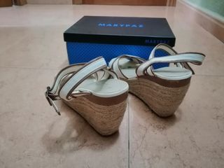 Sandalias con tacón de cuña, talla 38