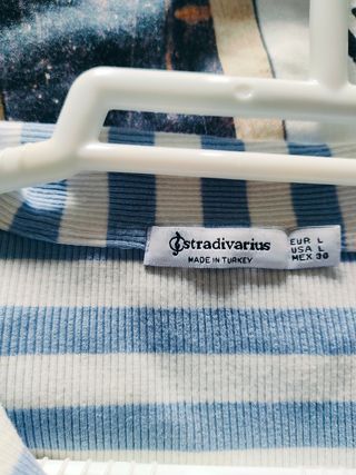 Camiseta de rayas Stradivarius 