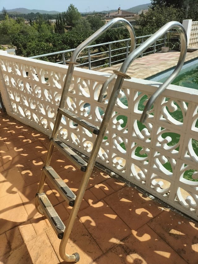 Escalera Piscina Metal 4 peldaños