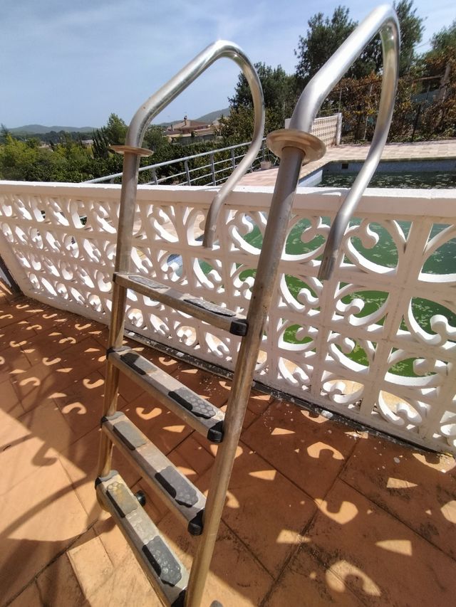 Escalera Piscina Metal 4 peldaños