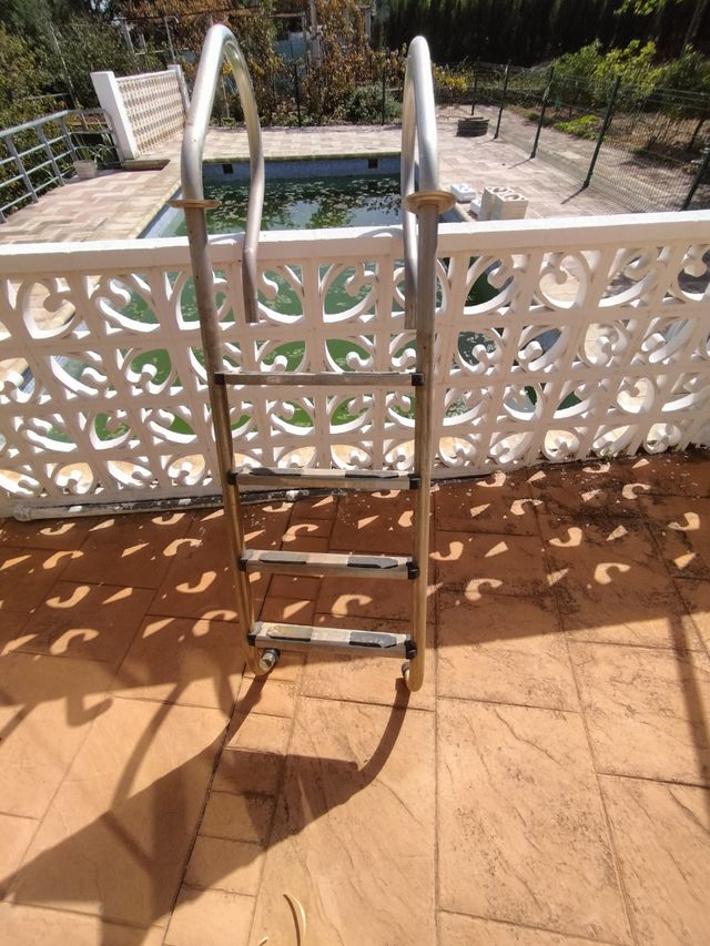 Escalera Piscina Metal 4 peldaños