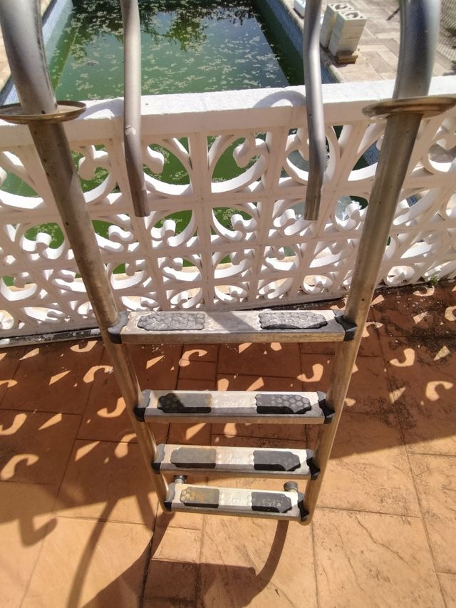 Escalera Piscina Metal 4 peldaños