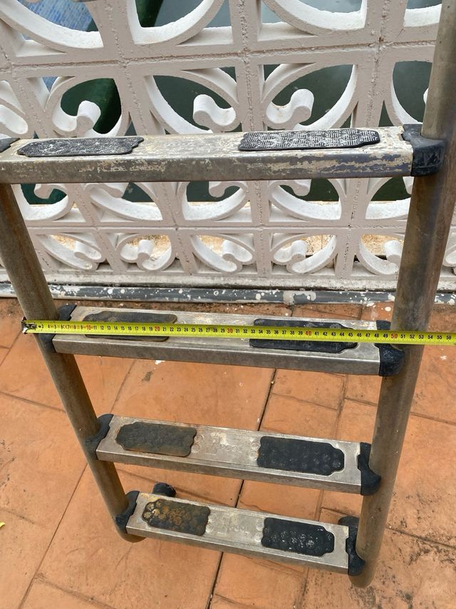 Escalera Piscina Metal 4 peldaños