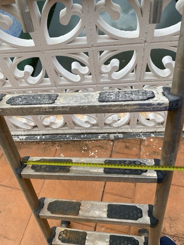 Escalera Piscina Metal 4 peldaños