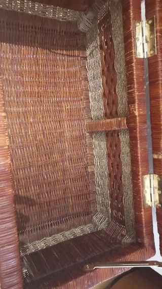 Baúl de Mimbre-Madera y Latón Antiguo