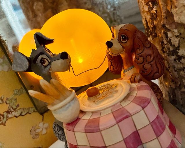 Figura Jim Shore La Dama y el Vagabundo