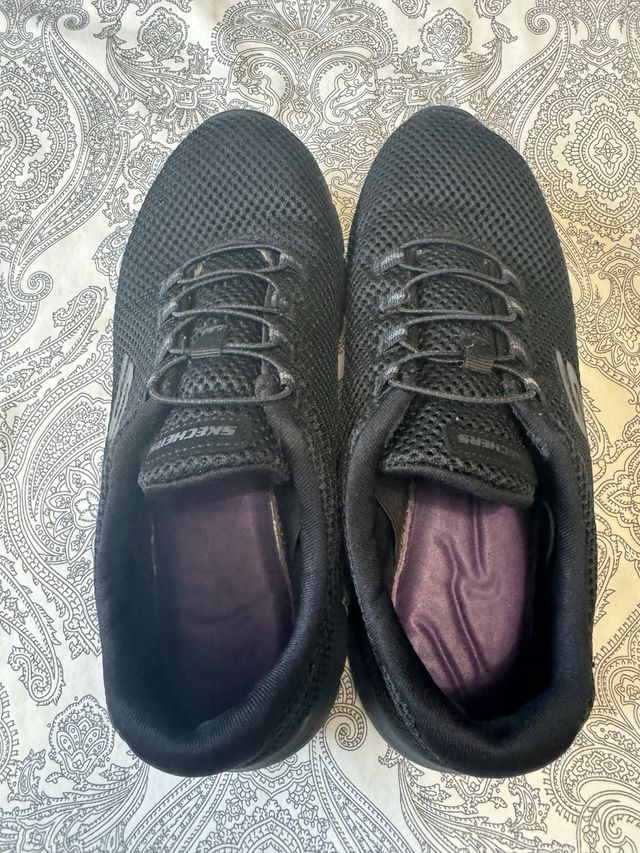 Skechers.  2 x 35 €