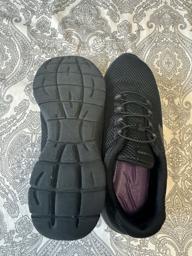 Skechers.  2 x 35 €