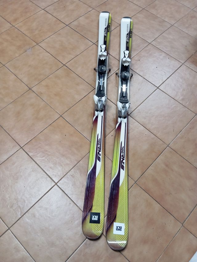 Esquís SNR 700 Deluxe con fijaciones Salomón