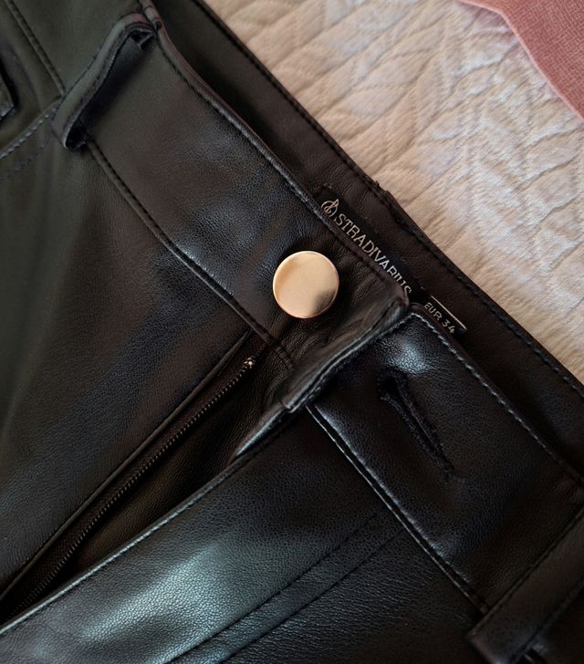 Pantalón tipo cuero