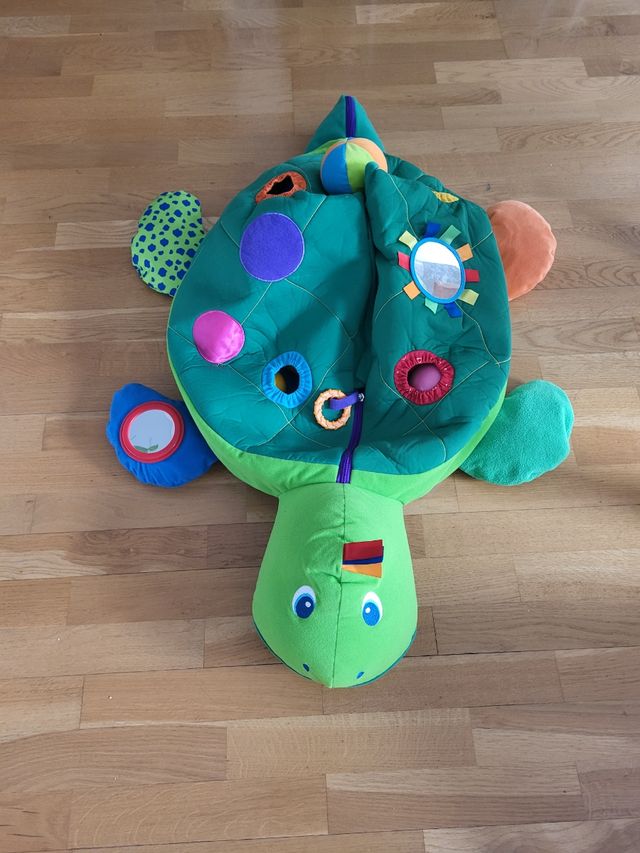 Tortuga con bolas bebé