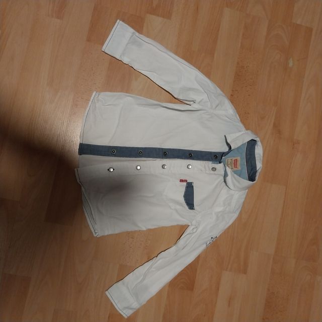 2 Camisas 1 Levi's ambas Talla  4 niño.