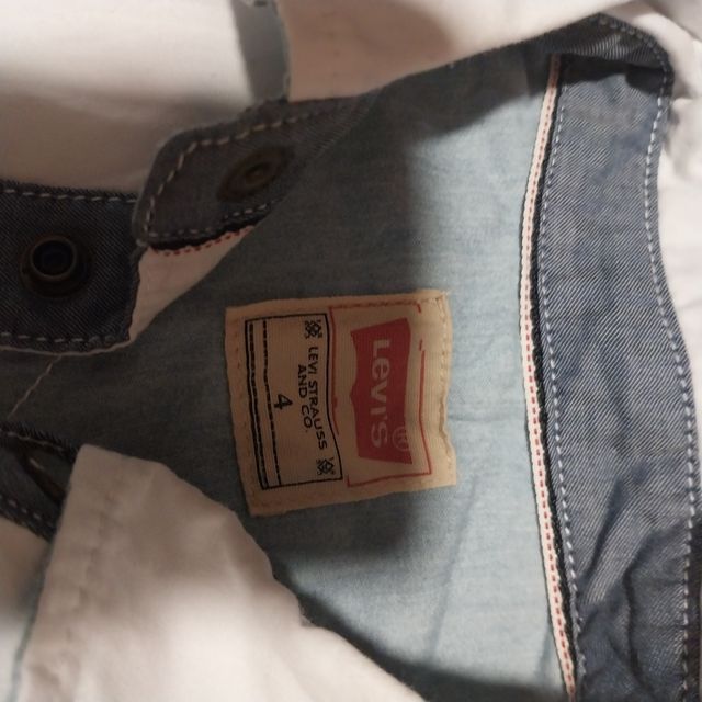2 Camisas 1 Levi's ambas Talla  4 niño.