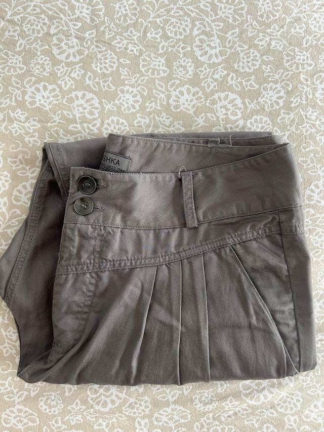 Pantalón ligero con pinza y abombachado de Bershka